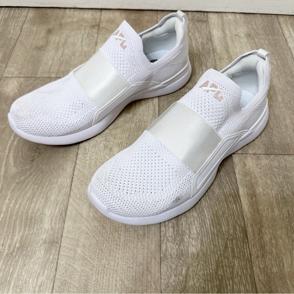 APL Women's TechLoom Bliss Running Sneakers in white 9.5 - Picture 2 of 10